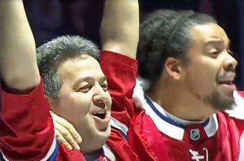 ¡Esto es suerte! Aficionado del hockey ganó 50.000 dólares con un espectacular disparo