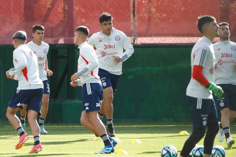 Pizarro entrenando con la selección chilena Sub 23 de cara a los Juegos Panamericanos (Foto: Aton)