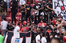 “Cuchillazos en la hinchada”: en Argentina reaccionan a brutal pelea en la barra de Colo Colo