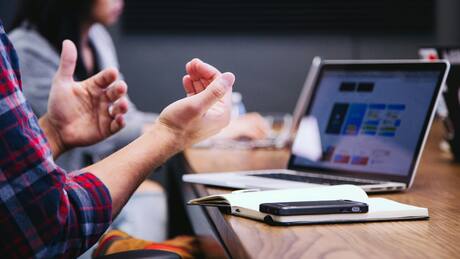 FOSIS abre 10 mil cupos para curso GRATIS de IA junto a gigante tecnológica: ¿Dónde y cómo inscribirse?