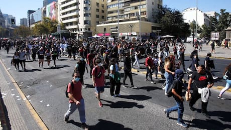 Estudiante del Liceo 7 está en riesgo vital tras recibir brutal golpiza durante marcha de la Confech