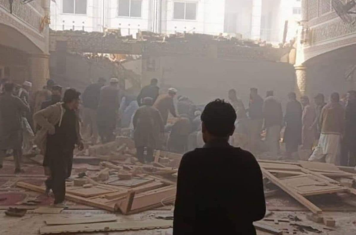 VIDEO | Atentado a una mezquita en Pakistán: Fallecieron al menos 28 personas