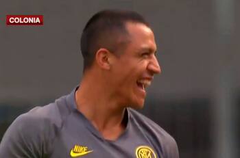 La alegría de Alexis Sánchez: Antonio Conte se sumó al tontito en las prácticas del Inter