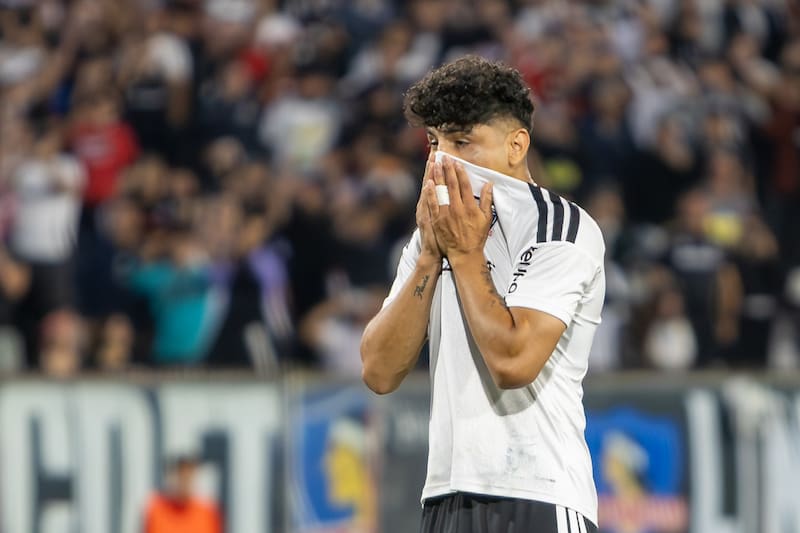 El volante disminuyó considerablemente su valor de mercado tras llegar a Colo Colo. Foto: Felipe Escobedo/En Cancha