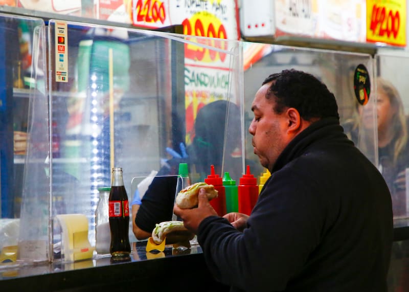 Conoce acá los diferentes tipos de completos y sus ingredientes. Foto: ATON.