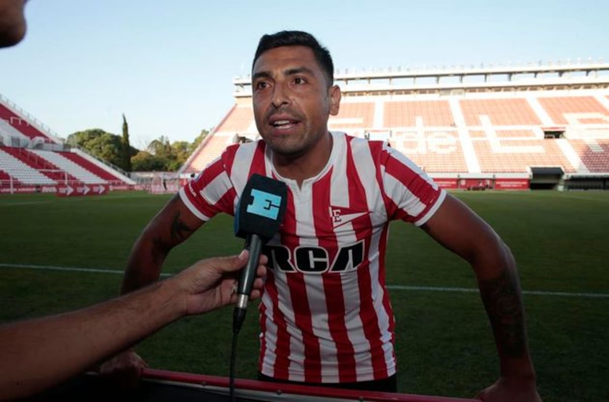 Gonzalo Jara recordó el "dedo" de Cavani y afirmó que "siempre" lo volvería a hacer