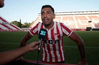 Gonzalo Jara recordó el "dedo" de Cavani y afirmó que "siempre" lo volvería a hacer