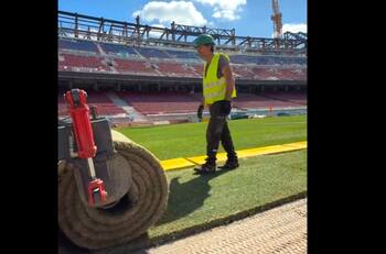 VIDEO | Barcelona ya le pone pasto a su nuevo estadio: así lo instalan en el renovado Camp Nou