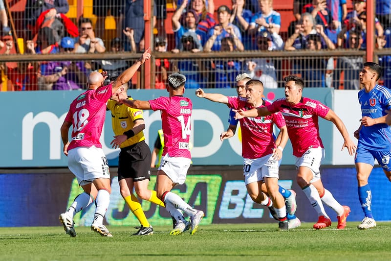 Reclamaron mano penal de Leandro Fernández. Foto: Aton.