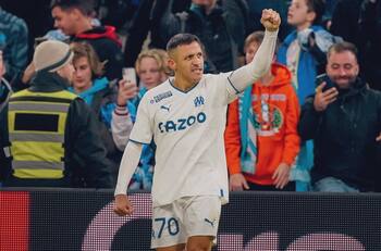 Alexis Sánchez igualó a Héctor Tapia: Los futbolistas chilenos con más goles en la Ligue 1