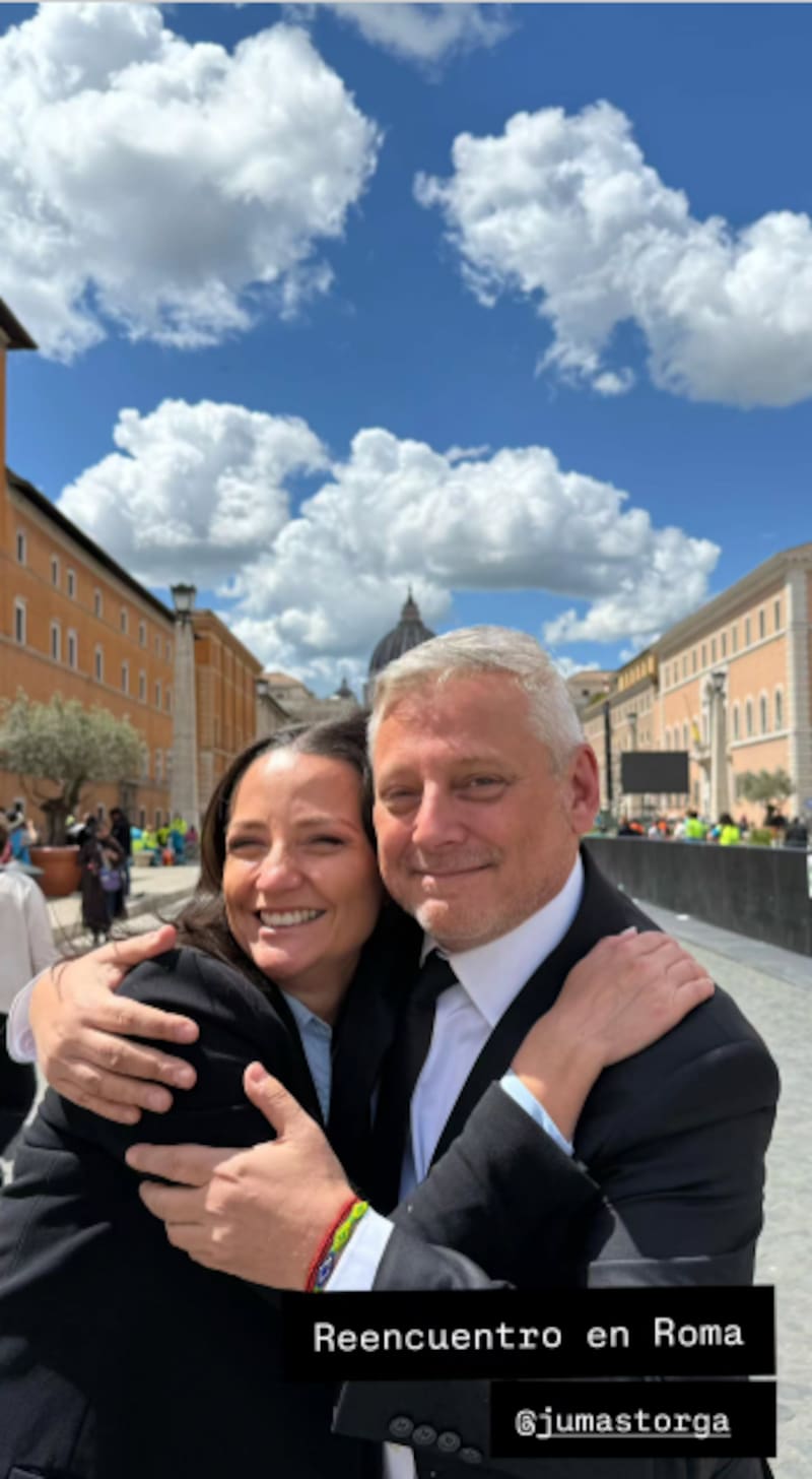 La historia de Instagram que muestra su reunión fue también compartida por el rostro de Mega. Créditos: @aaristeguia.