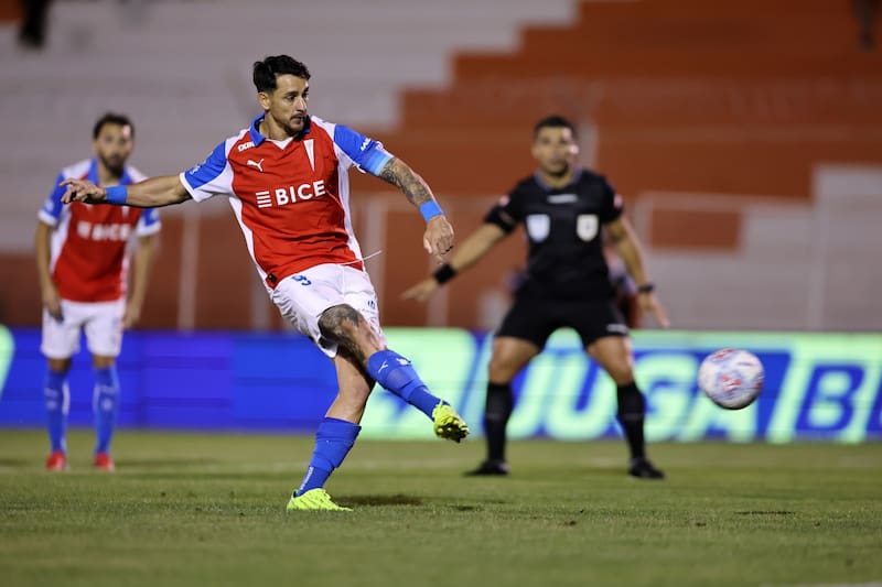. El Toro marcó un doblete en la caída de la UC en El Salvador. Foto: Agencia Aton.