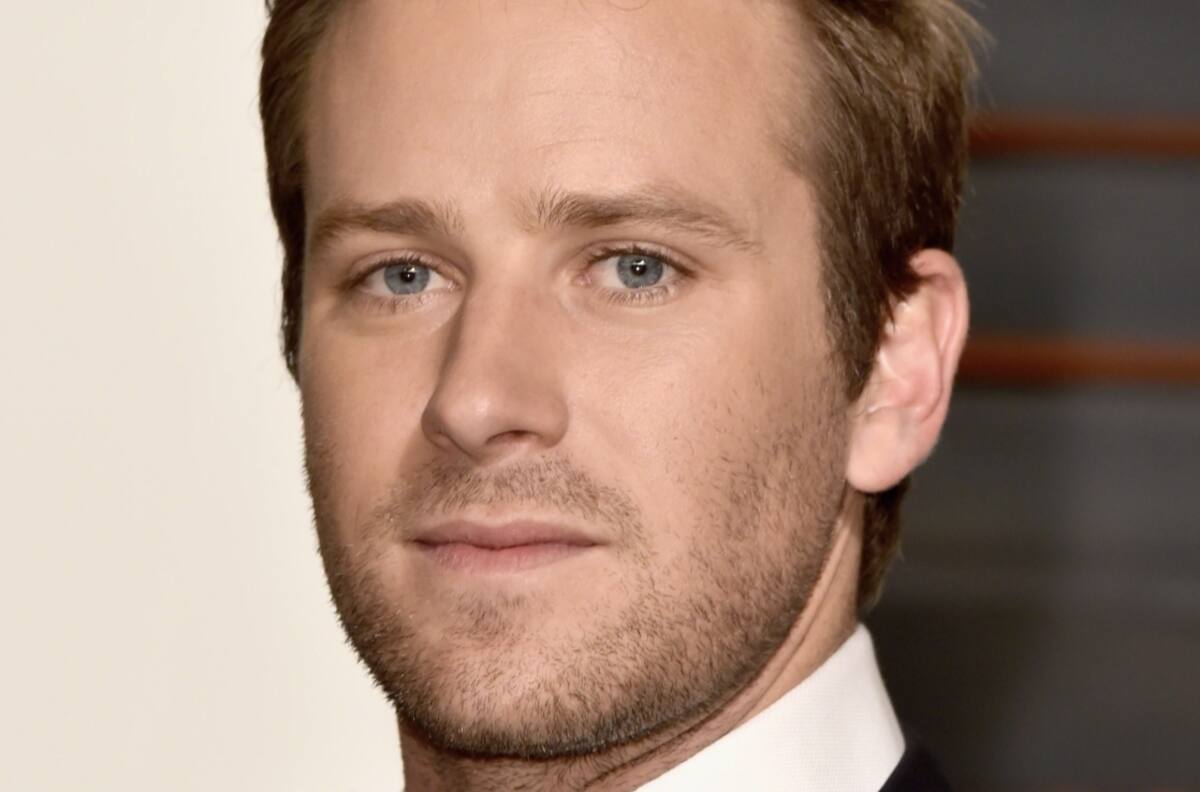 Expareja de Armie Hammer dio duro relato sobre Armie Hammer: "Me puso un cuchillo y me marcó"