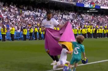 VIDEO | Hijos de figura del Real Madrid se dieron flor de cabezazo en las celebraciones por el título de La Liga