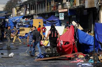 VIDEO | "¡Las pistolas adelante!": Vendedores se grabaron en pleno enfrentamiento con manifestantes durante el 1 de Mayo