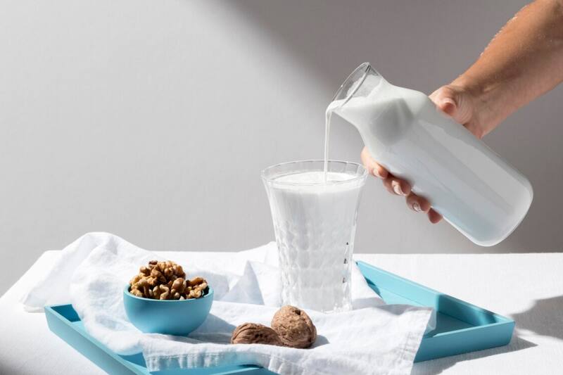 Esta es la forma correcta de guardar la leche.