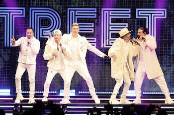 Desataron la locura: Captan a dos integrantes de los Backstreet Boys comprando en el centro de Santiago