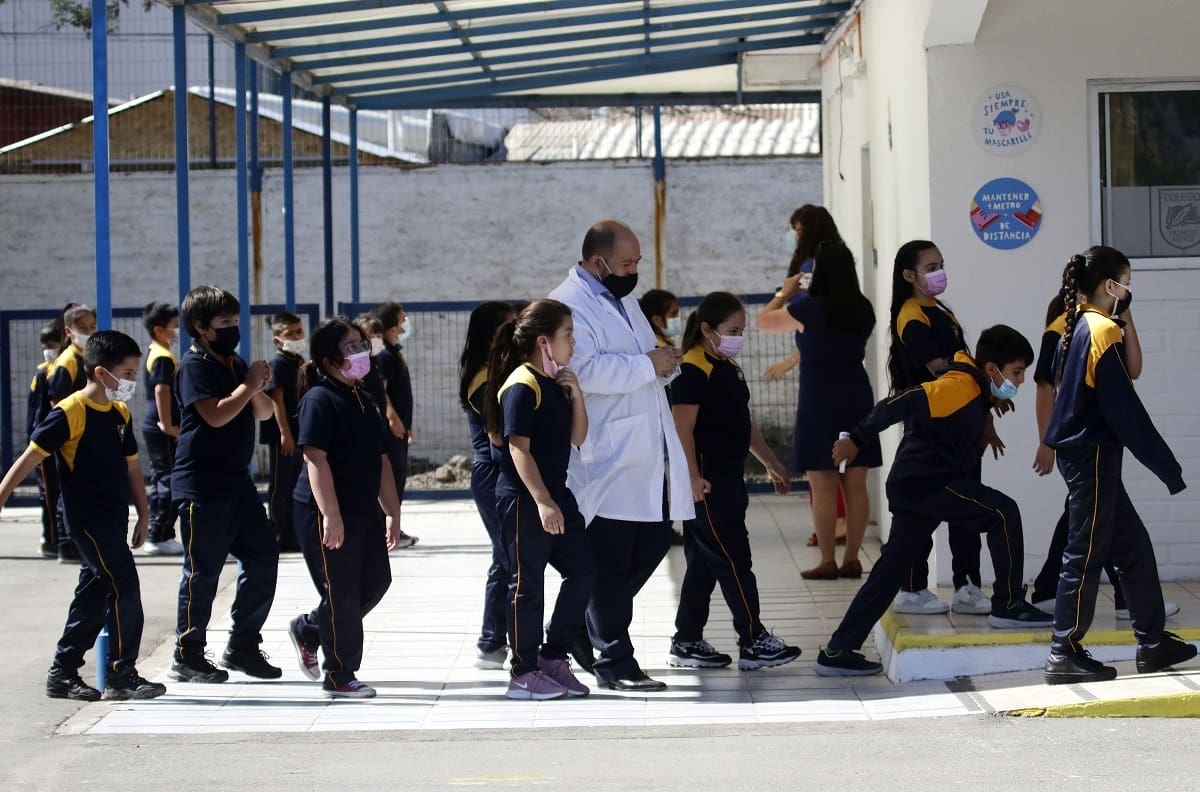 Minsal confirma vacunación en colegios: Cuándo parte y desde qué edades podrán recibir la vacuna