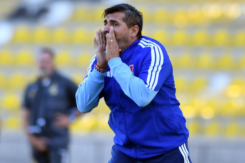 El técnico interino de la U prepara modificación en la Copa de la Liga. Foto: Agencia Aton.