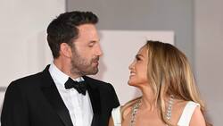 Con atuendos combinados: Jennifer Lopez y Ben Affleck hacen su primera aparición pública como esposos
