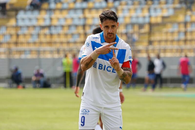 Jorge Aravena hizo un llamado a buscar un reemplazo para el Toro en Universidad Católica. Foto: Agencia ATON