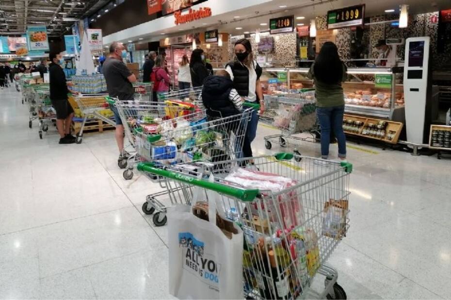 Revisa los horarios de los supermercados para realizar tus compras a tiempo.