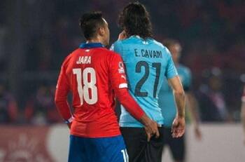 Gonzalo Jara no se arrepiente del dedito a Cavani: “¿Quién no la hizo de los que jugaron fútbol?”