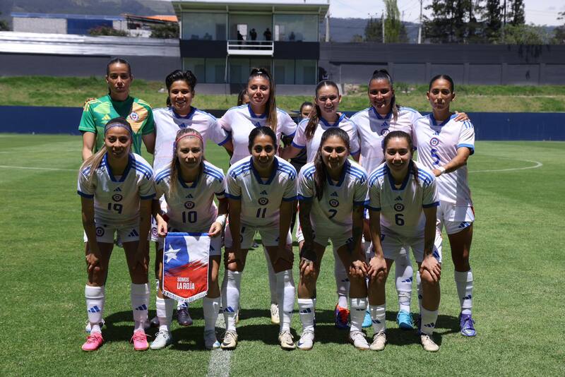 La Selección Chilena Femenina en su visita a Ecuador.