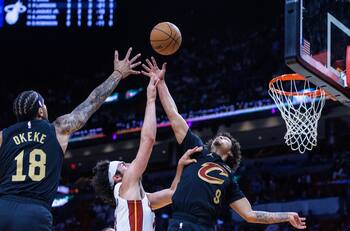 Playoffs NBA: Cavaliers sellaron su paso a semifinales y los Warriors dejaron complicados a los Rockets