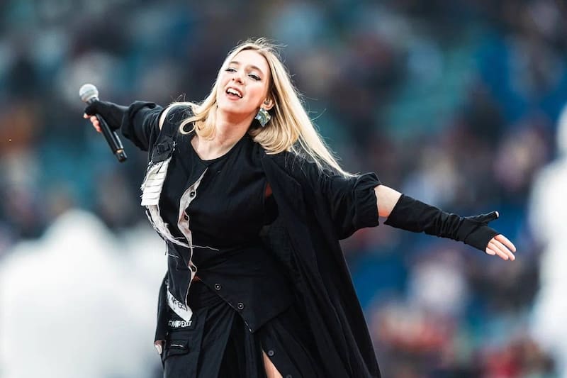 La cantante rusa cantó en el estadio durante el entretiempo entre Rusia y Chile. Foto: Canal de Telegram Marfa