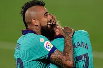 Las dispares calificaciones post partido de Arturo Vidal