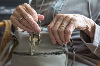 ¿Qué bonos estatales le corresponden a los Adultos Mayores?