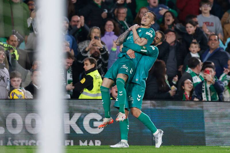 Los dos jugadores han mejorado bajo el alero de Manuel Pellegrini. (Foto: EFE)