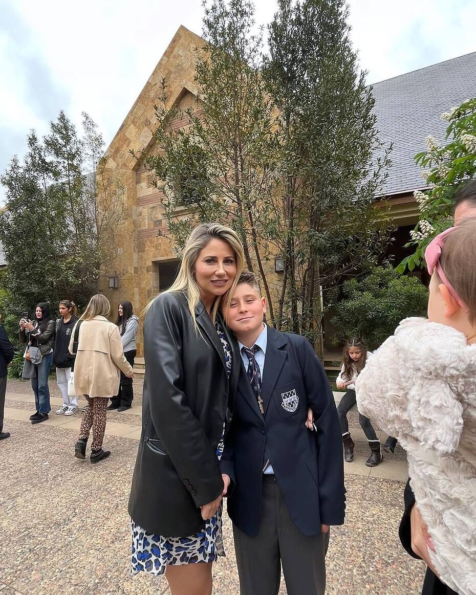 Gissella Gallardo en la primera comunión de Mauricio Pinilla, su hijo.