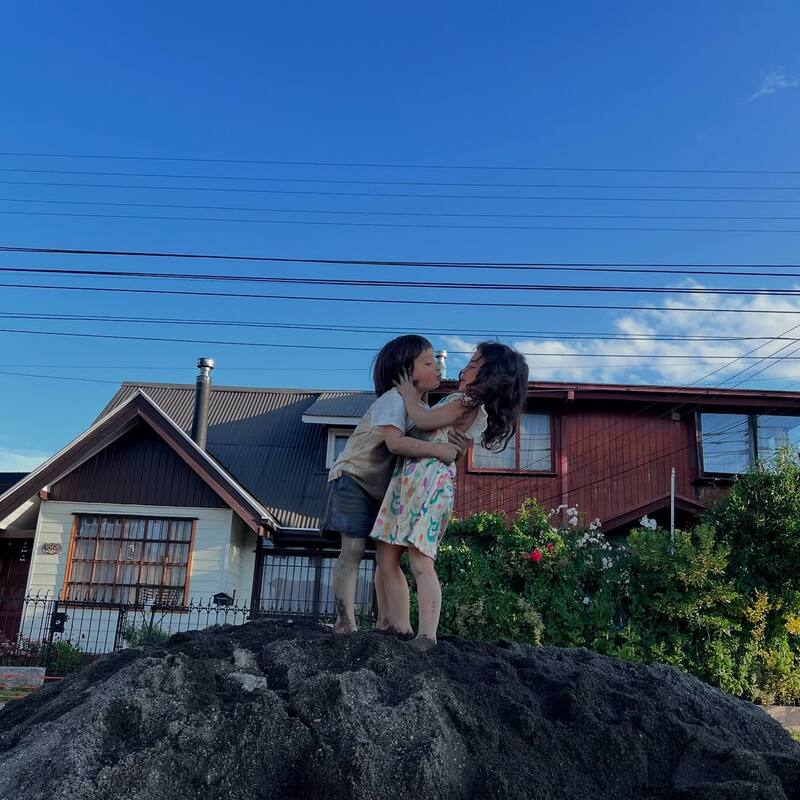 Los mellizos compartieron un tierno momento que fue captado en cámara. Créditos: @rociotoscanoactriz.