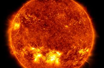 Registran una erupción solar que podría provocar una tormenta magnética este sábado en la Tierra