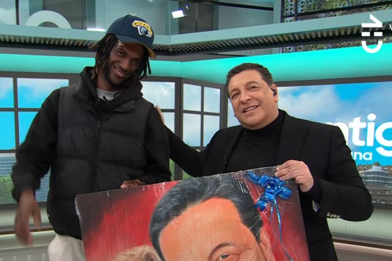 se emocionó ante el presente que le dieron.