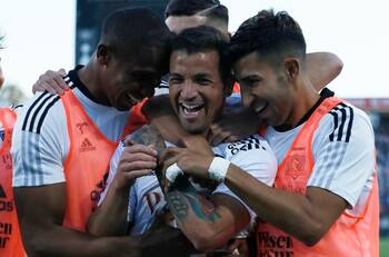 Colo Colo es alegría: goleó 3-0 a Santiago Wanderers y desplazó a la UC del primer lugar