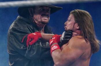 The Undertaker sorprende en medio de lucha de Aj Styles frente a Aleister Black