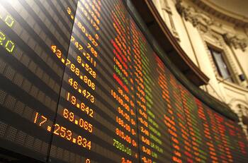 Mayoría de monedas y bolsas de Sudamérica suben por debilidad del dólar y menor aversión al riesgo