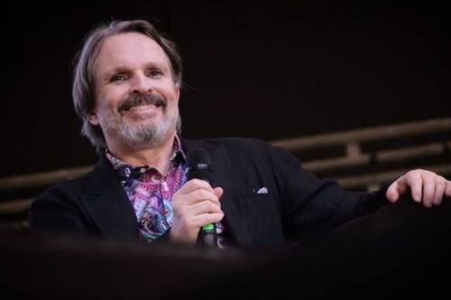 Miguel Bosé: visita la escuela de Rafa Nadal y una clínica en sus vacaciones