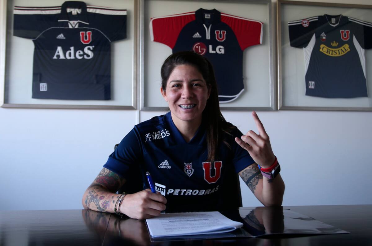 "La Jefa" ya es azul: La multicampeona Carla Guerrero fue presentada en la U