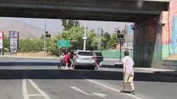 VIDEO | Entre cinco delincuentes realizan violenta encerrona a matrimonio para robarles su auto