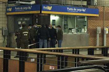 VIDEO | Balean a persona al interior de la estación Baquedano del Metro de Santiago