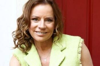 "Eres la que tenia que ser": Katherine Salosny dedica bellas palabras a periodista con la que escribió su libro "El abuso no es un espectáculo"