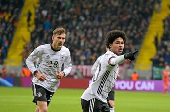 Hat-trick de Serge Gnabry fue protagonista en goleada de Alemania ante Irlanda del Norte