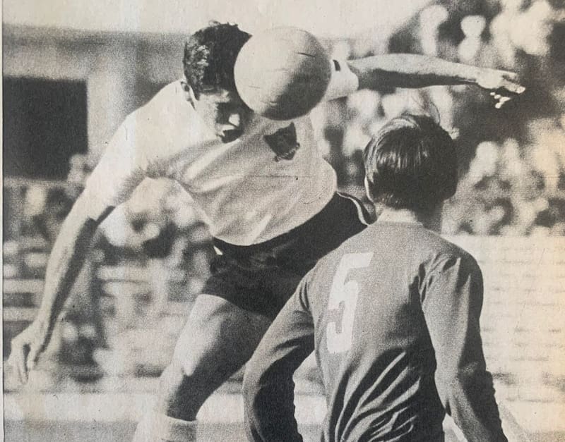 defendiendo la camiseta de Colo Colo.