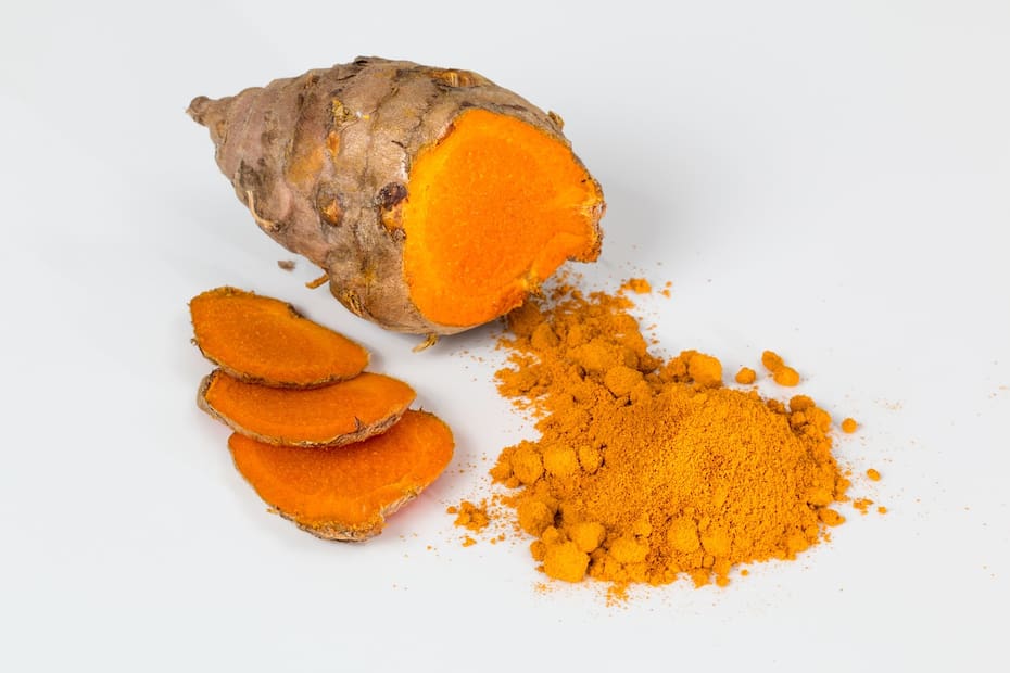 La cúrcuma contiene un compuesto llamado curcumina, cuyos efectos parecen potenciar la salud del cerebro.