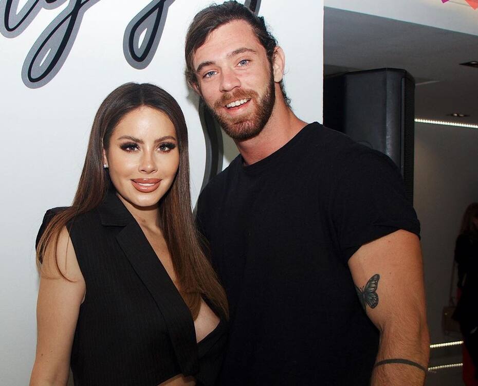 Ignacia Michelson y Lucas Crespo en la inauguración de su clínica estética - Fotografía por "Tu Mundo"