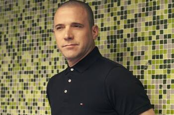 "Amo a mi doctora pequeña": Julián Elfenbein tuvo especial compañía tras ser operado de la clavícula